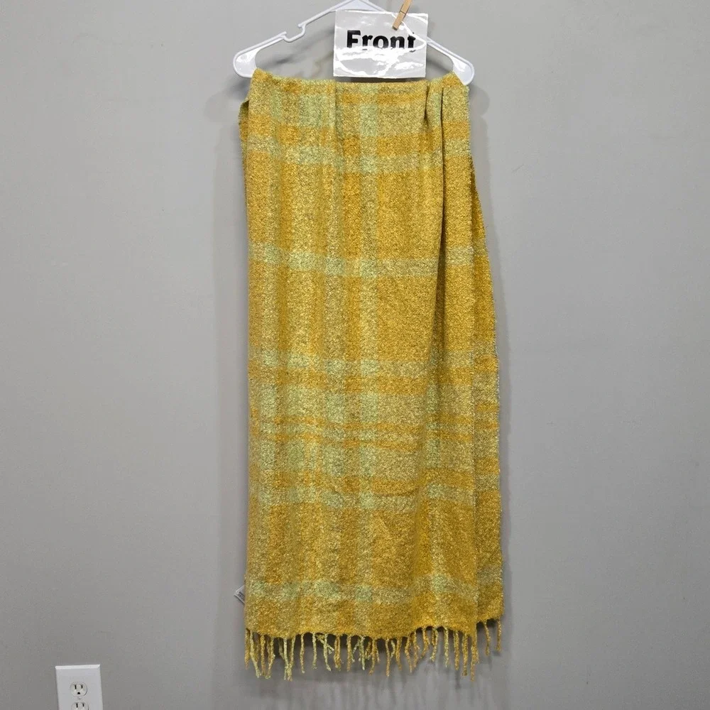 Gap Cozy Boucle Blanket Shawl Wrap Scarf One Size Plaid Soft Oversized Warm Soft